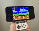 The Abxylute M4 Snap-On Mobile Controller in Retro White. (Image source: Notebookcheck)