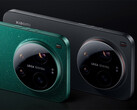 The Xiaomi 17 Ultra in two of its launch colours.