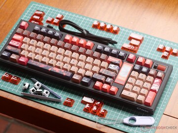 Akko 5098B design and accessories