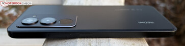 Right: volume rocker and power button