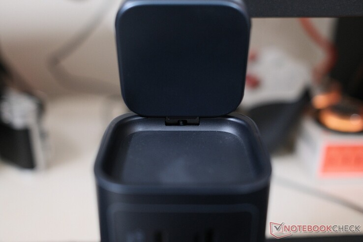 The hinge of the wireless charging pad gets a little loose if you change its angle frequently.