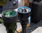 The new Olight Javelot flashlight with and without filter (Image source: Andreas Sebayang/Notebookcheck.com)