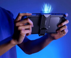 Jsaux cools down the Nintendo Switch 2 with an external fan (Image source: Jsaux)