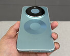 The Huawei Mate 80 Pro Max in its light blue finish. (Image source: fenibook)