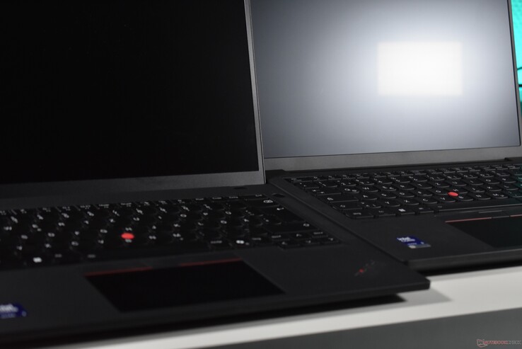 ThinkPad T14 Gen 7 (right) vs. ThinkPad T14 Gen 6 (left)