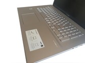 Asus VivoBook 17 F712JA laptop with Full-HD IPS and passive cooling
