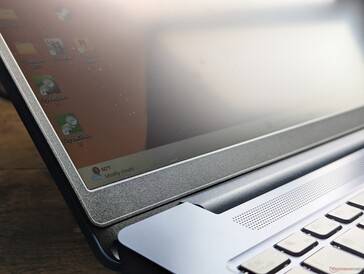 Touchscreen available with no glossy or glass options