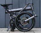 The FLIT M2 folding E-Bike weighs around 14 kg. (Image source: FLIT)