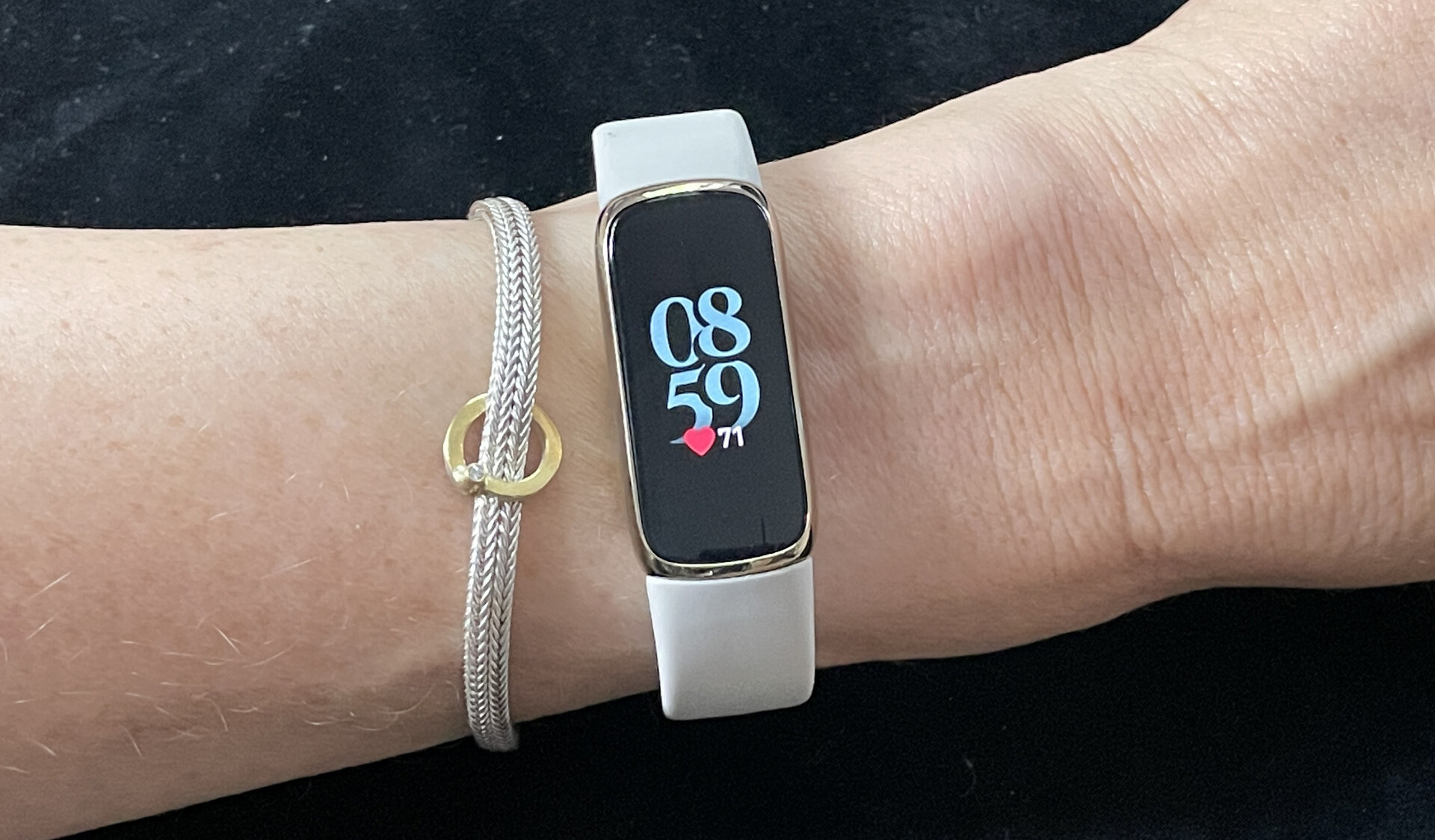 Fitbit Luxe Tracker Review: Pros and Cons of the Device
