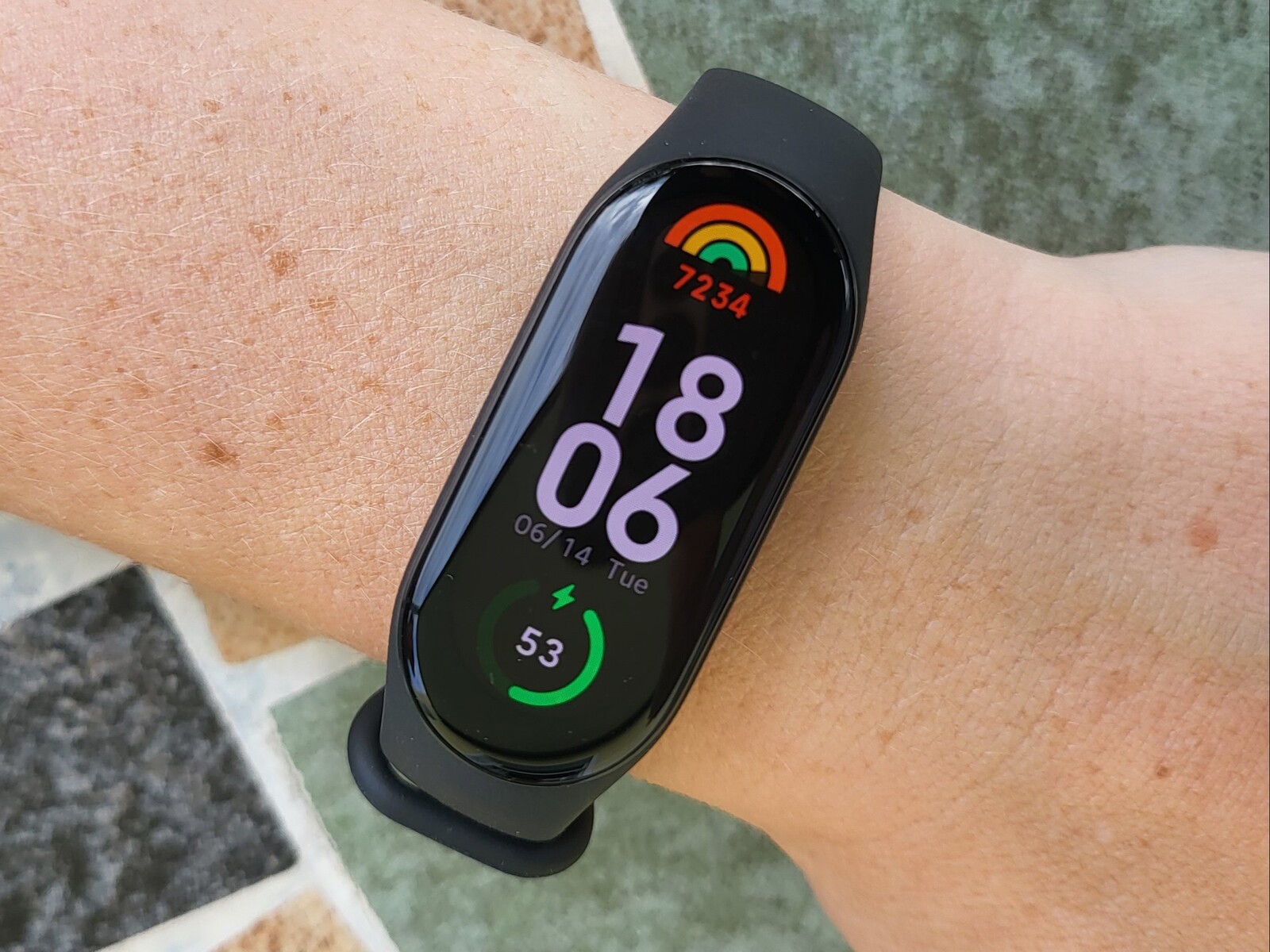 The Xiaomi Mi Band 7 Is An Affordable Big-Screen Fitness Tracker