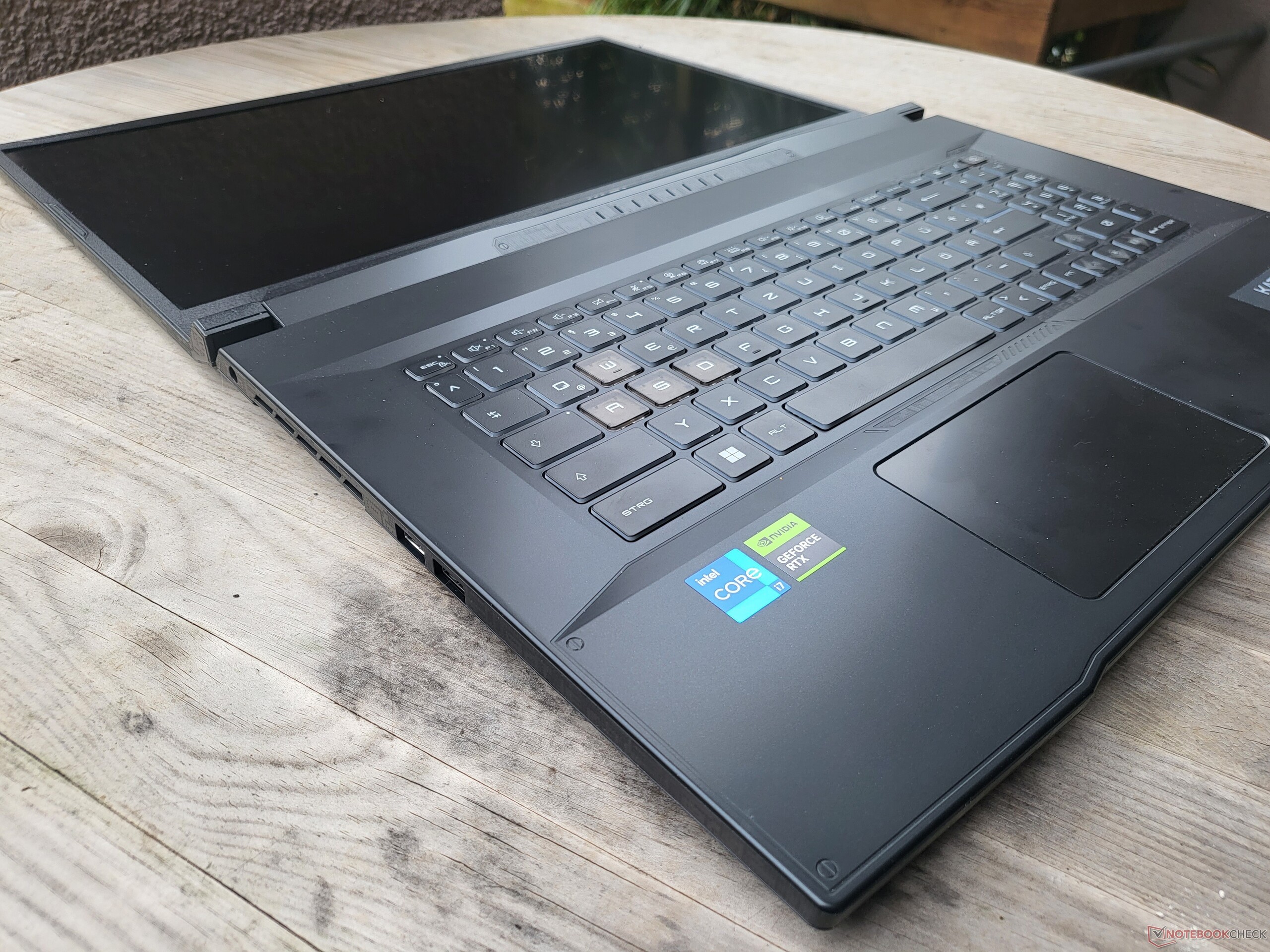 - laptop review: GeForce 4060 B13V MSI makes NotebookCheck.net RTX Nvidia Reviews debut its Katana 17