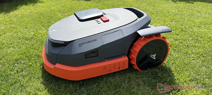 Segway's Navimow X3 models are the best robot lawn mowers for large lawns (Image source: Notebookcheck)