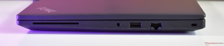 right: Smartcard reader, 3.5 mm audio, USB-A 3.2 Gen 1, RJ45 Ethernet, Kensington Lock Slot