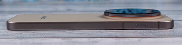 Left: Action button (image source: Daniel Schmidt)
