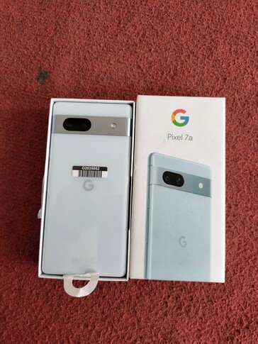 Google Pixel 7a: Images of Arctic Blue and Carbon Grey retail units ...