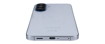 Bottom: Speaker, USB, microphone, SIM