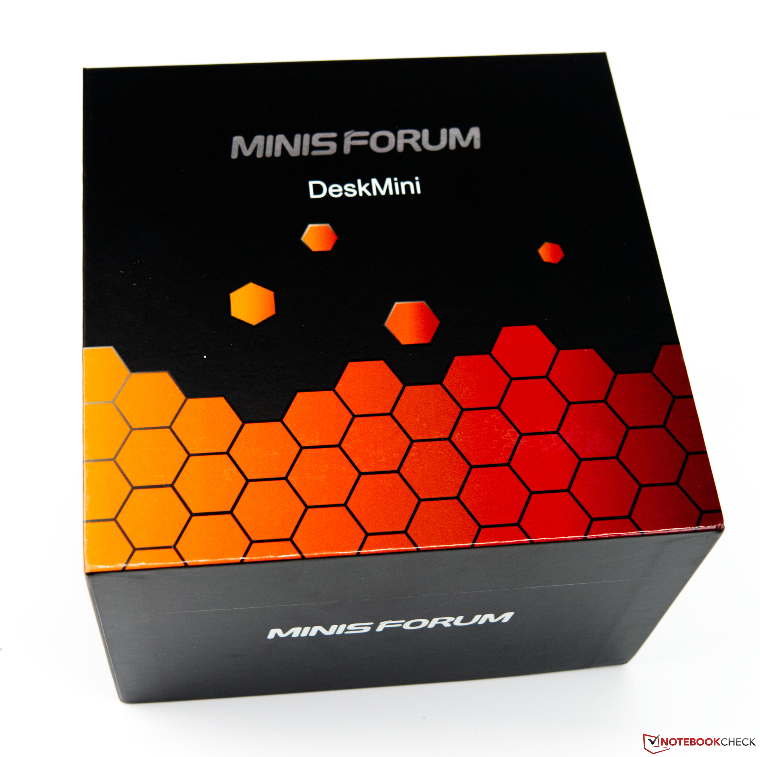 Review of the Minisforum EliteMini HM90 desktop PC with fast AMD