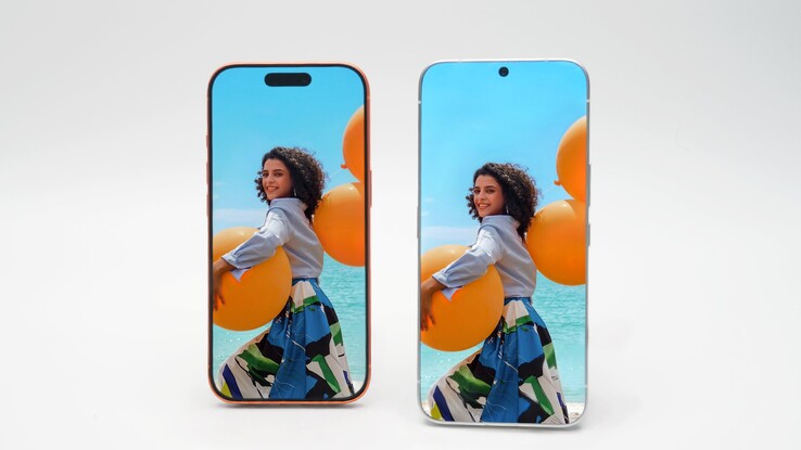 The Tecno Randlos-Phone compared to a conventional smartphone, apparently an iPhone 17 Pro.