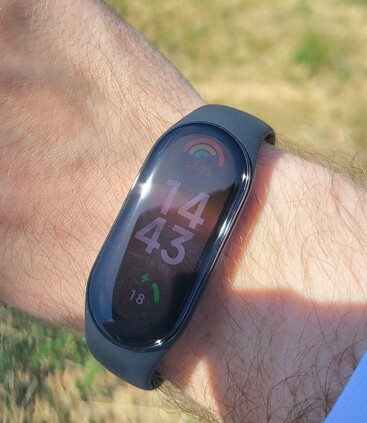 Xiaomi Mi Band 7 Hands On - This is Beautiful! 