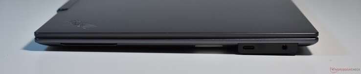 right: 3.5mm Audio, Thunderbolt 4