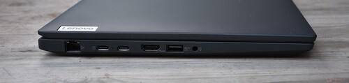 The Lenovo ThinkPad P14s sports RJ45 and a bunch of other ports (Images: Benjamin Herzig)