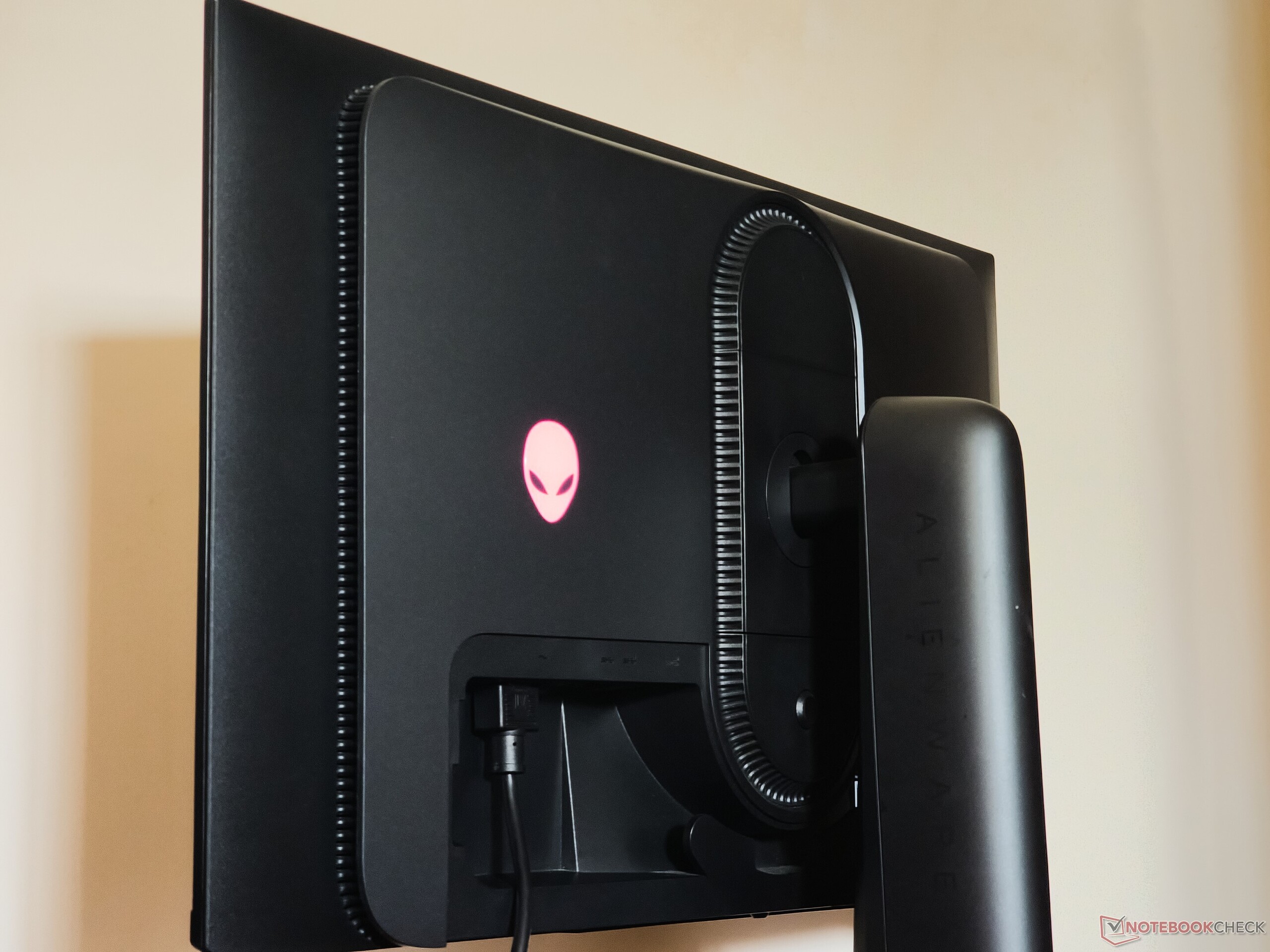 Alienware AW2725DF QD-OLED Gaming Monitor Review: Blazing Fast QHD 360 ...