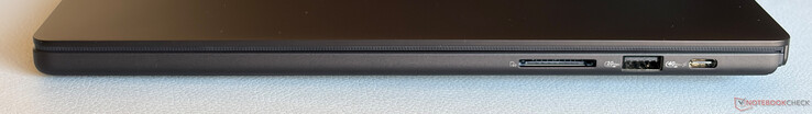 Right: SD-card reader (SD-Express 7.0), USB-A 3.2 Gen. 2 (10 Gbps), USB-C 4.0 (40 Gbps, DisplayPort, Power Delivery)