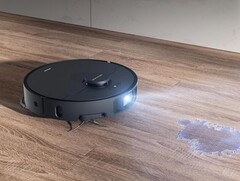 Users are reporting poor battery performance for the new Dreame X50 Ultra Complete robot vacuum. (Image source: Dreame)