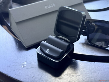 The Power Capsule has two magnetic external batteries inside
