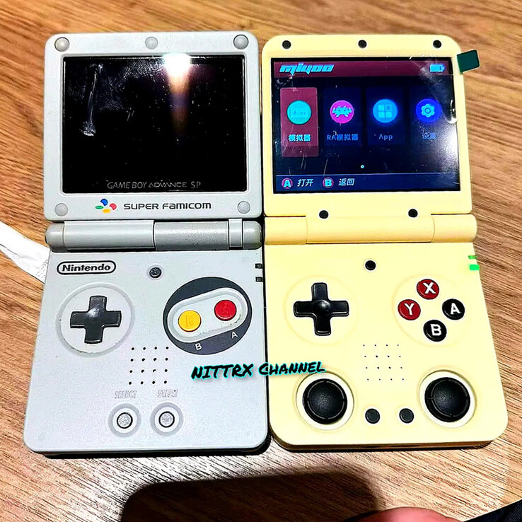 Miyoo Mini Flip: Anbernic RG35XX SP rival and Game Boy Advance SP ...