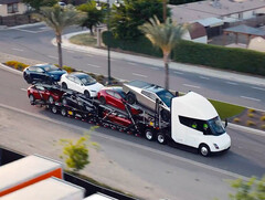 The Semi charging stations can be used by other Tesla vehicles. (Image source: Tesla)