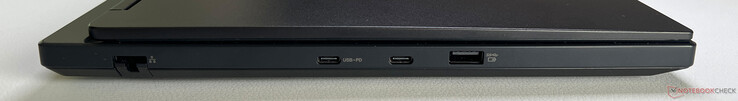 Left: Gigabit-Ethernet, USB-C 3.2 Gen.2 (10 Gbps, DisplayPort 2.1, Power Delivery 3.0), USB-C 4.0 (40 Gbps, DisplayPort 1.4), USB-A 3.2 Gen.1 (5 Gbps, powered)
