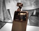 The Honor Robot Phone puts its main camera on a robotic arm with gimbal (Image source: 新浪新知, Honor)