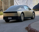 Tesla Cybercab driving on public streets. (LadiesMans217/X)