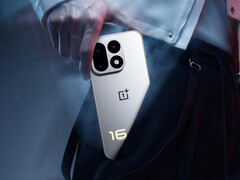 The flagship sibling of the Ace 7 Pro, the OnePlus 16