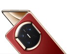 Huawei Mate X7 in Nebula Red color.