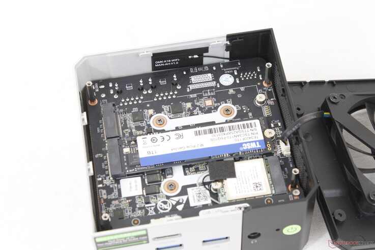 System supports removable WLAN module, non-upgradeable RAM, and up to two removable M.2 2280 PCIe4 SSDs