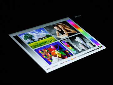 Viewing angles of the Porsche Design | Honor Magic7 RSR