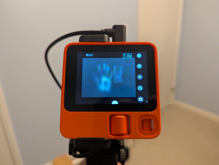 Rabbit R1 running the Thermal Master app