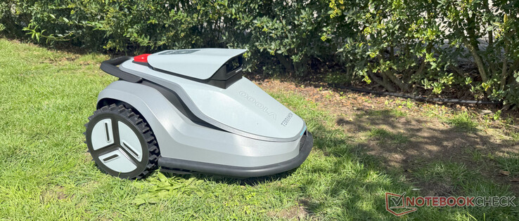 The TerraMow V1000 is a very good lawn mower for small gardens (Image source: Notebookcheck)