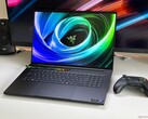 Razer Blade 18 with Xbox Wireless controller. (Image source: Notebookcheck)
