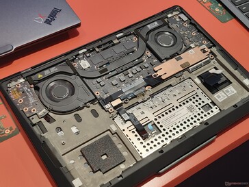 The cooling system and battery are still accessible though the bottom cover (image source: Benjamin Herzig)