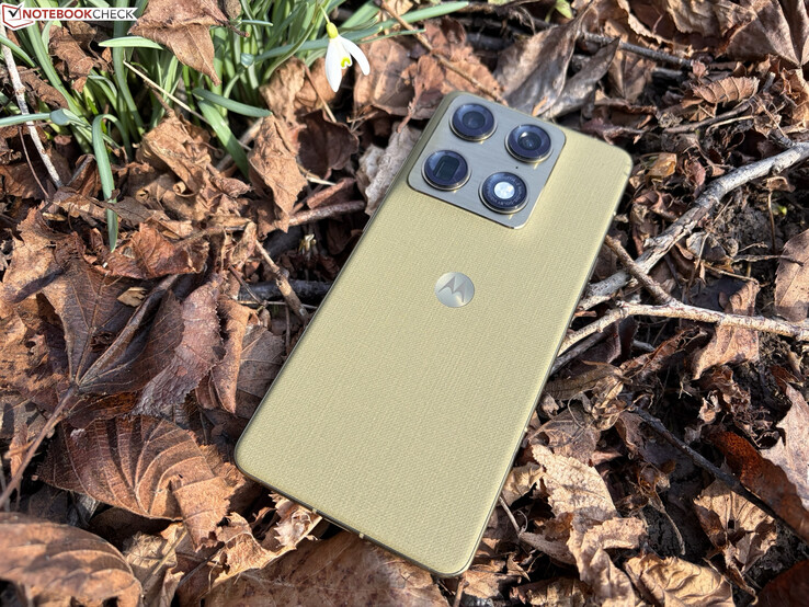 In the review: Motorola Signature
