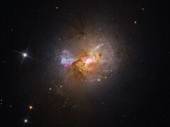 An image showing the dwarf starburst galaxy Henize 2-10.
