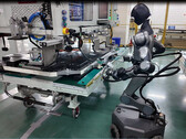 The Moz industrial humanoid robot testing batteries. (Image source: CATL)