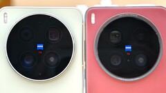 The Vivo X300 Ultra (left) in comparison to the Vivo X200 Ultra (right)
