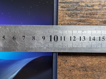 Narrow side bezels