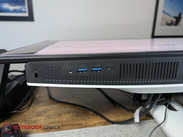 Bottom outputs: Kensington lock, audio jack, 2x USB-A, USB-C