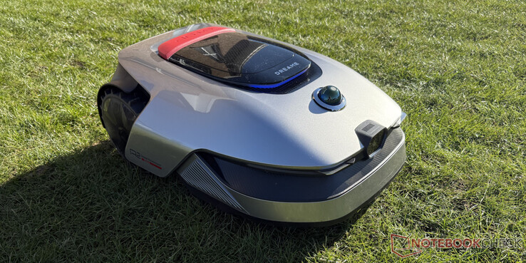 Dreame's A2 is one of the best robot lawn mowers for large lawns (Image source: Notebookcheck)