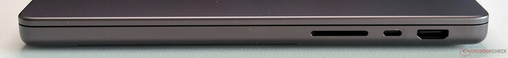 Right: SD-card reader, USB-C 4.0 with Thunderbolt 5 (120 Gbps, DisplayPort 2.1, Power Delivery), HDMI